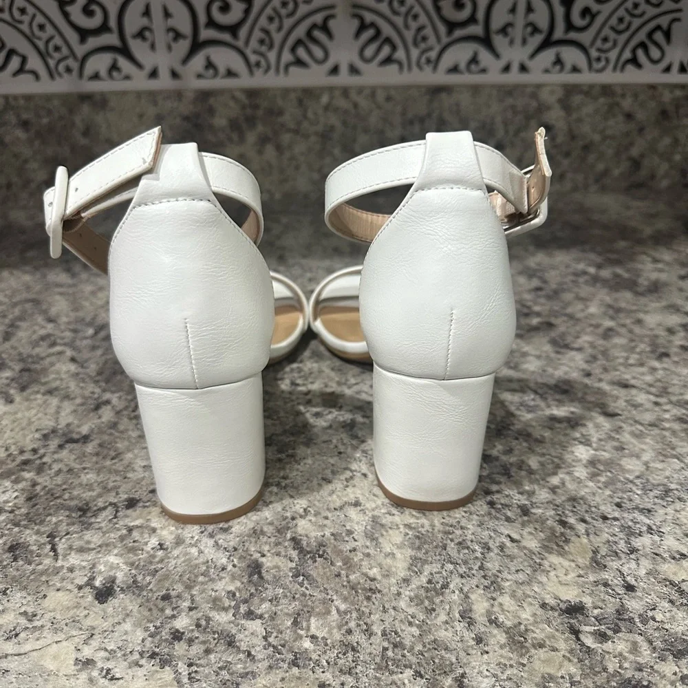 Elegant White Block High Heels Size 6 With 3” Heel Cake